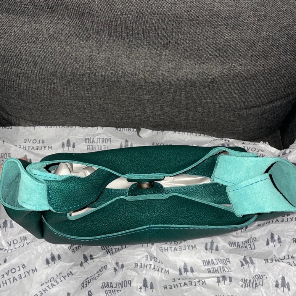 Portland Leather Madison Medium Sea Glass Shoulder Bag - Picture 3 of 13